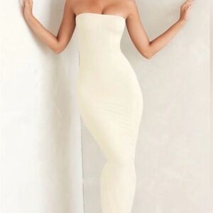 Oh Polly Kali
Bandeau Maxi Dress